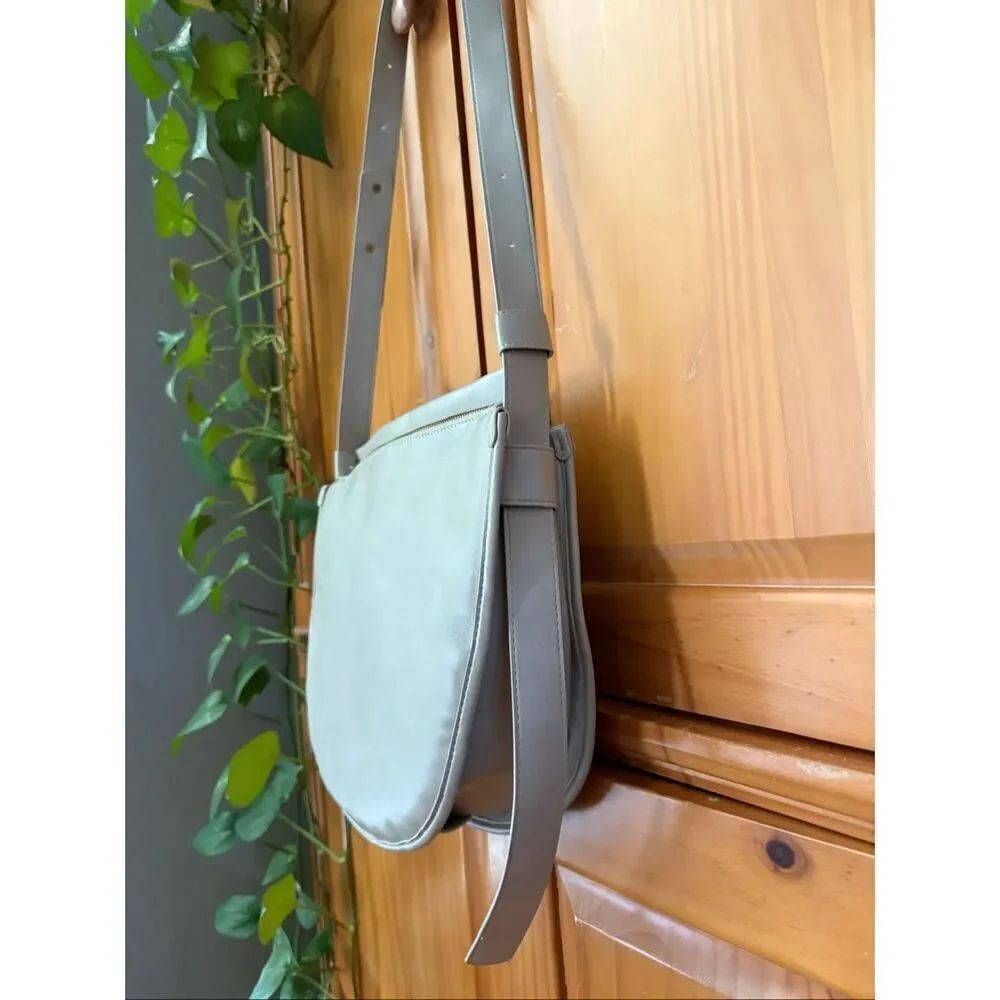 Antik Kraft Minimalist Vegan Leather Bag – Light Gray, Everyday Crossbody